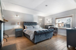 Private Room with En-suite, City Centre With Free On Site Parking
